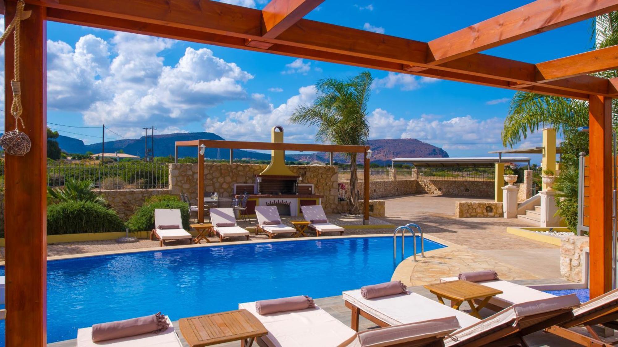 Sunshine With Private Pool By Estia